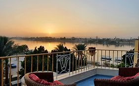 Spring Hotel Luxor